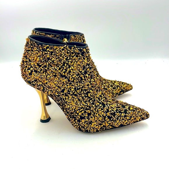 BRAND NEW Manolo Blahnik Stiletto Booties - Picture 4 of 14